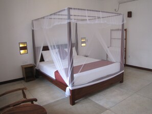 Deluxe Double Room, 1 King Bed, Beach View | In-room safe, desk, blackout drapes, soundproofing - Weligama Ocean Breeze (Weligama)