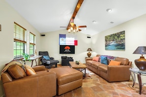 TV, fireplace