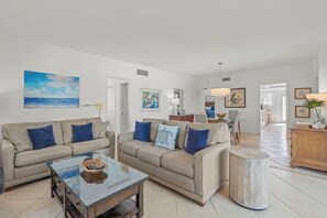 Smart TV, foosball, table tennis - Island House Beach Resort 6S (Siesta Key)