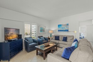 Een smart-tv, tafelvoetbal en een tafeltennistafel