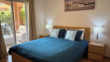 2 bedrooms, in-room safe, iron/ironing board, free WiFi