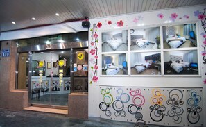 住宿正面 (夜晚)