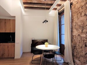 Dining - Mid-term apartment 14 (Barcelona)