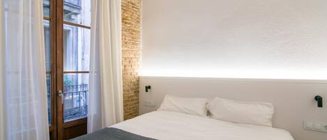 1 habitación, tabla de planchar con plancha, internet y ropa de cama