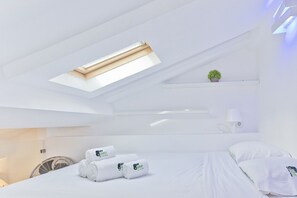 1 habitación, tabla de planchar con plancha, wifi gratis y ropa de cama