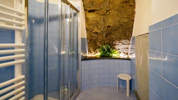 Departamento, 1 habitación, cocina | Baño | Regadera, regadera tipo lluvia, amenidades de baño ecológicas