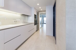 Refrigerador, microondas, horno y lavavajillas 