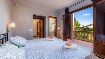 5 dormitorios, caja fuerte, tabla de planchar con plancha