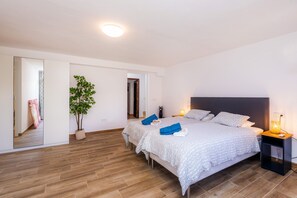 5 quartos, cofres nos quartos, ferros/tábuas de passar roupa