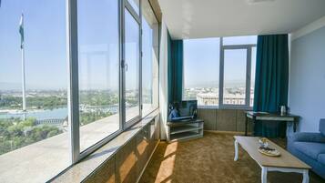 Deluxe Double Room, 1 King Bed, Private Bathroom, City View | Premium bedding, in-room safe, desk, soundproofing