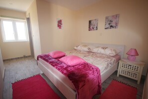 2 bedrooms, Internet, bed sheets