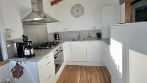 Coffee/tea maker, fridge, microwave, oven - 6 pers Lauwersmeer waterfront, Full equipped and modern house with sauna (Anjum)