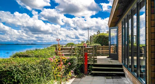 6 Erw Chalet mit eigenem Wasserzugang und Sauna am Lauwersmeer Nationalpark
