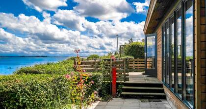 6 Erw Chalet mit eigenem Wasserzugang und Sauna am Lauwersmeer Nationalpark