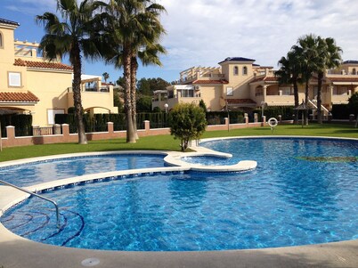 Immaculate Ground Floor 2 Bed Apartment In Gated Community With Pool