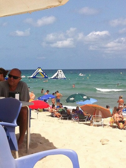 Inmaculada planta baja de 2 dormitorios en complejo privado con piscina