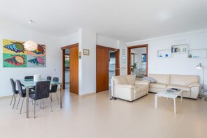 Smart TV, stereo - "Beach House" (ETV/8101) Beautiful villa with spectacular sea views. (Campos)