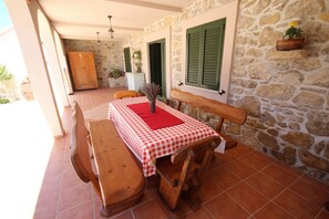 Outdoor dining - Apartment in Villa Rustica (Ljubač)