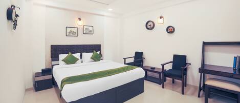 1 bedroom, desk, iron/ironing board, rollaway beds