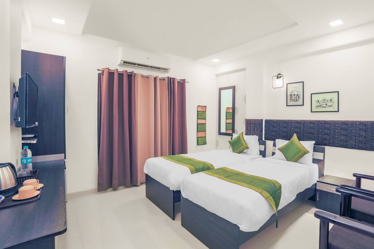 Standard Room | 1 bedroom, desk, iron/ironing board, rollaway beds (surcharge)