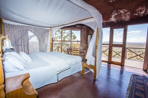 Decoración personalizada, muebles diferentes, escritorio y ropa de cama 