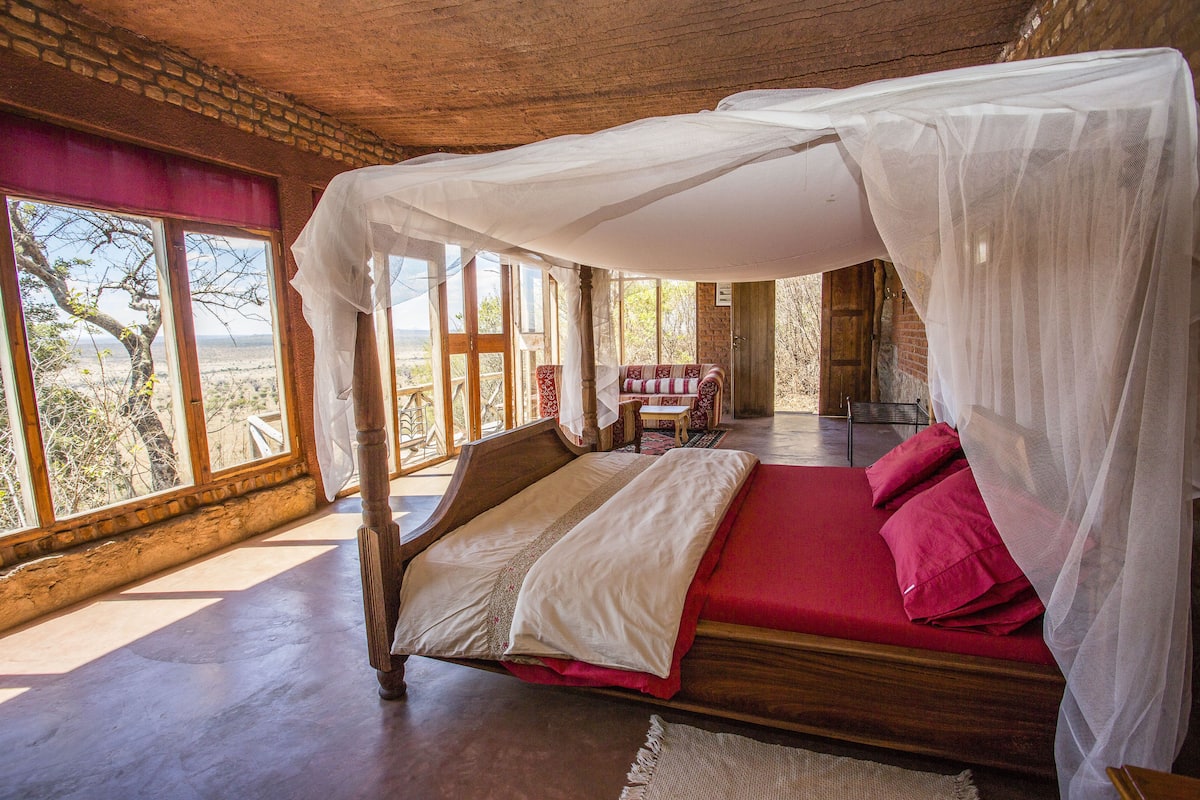 Standard Double Room, Valley View | Individually decorated, individually furnished, desk, bed sheets