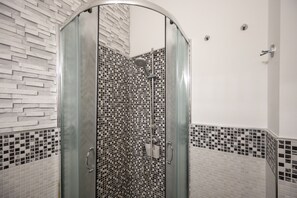 Standard-Doppelzimmer | Badezimmer