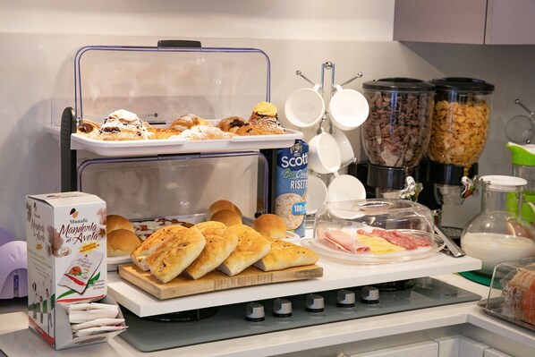 Tägliches nach Wunsch zubereitetes Frühstück (4 EUR pro Person)