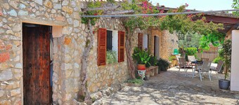 Caselles de Baix 102 charming country house, with private swimming pool, terrace, barbecue and WiFi
