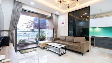 Familielejlighed | Opholdsområde | 55-tommers smart-tv med kabelkanaler, tv