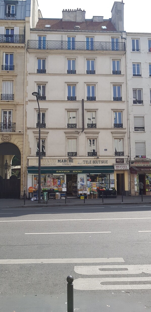 Property entrance - Hôtel de la Paix (Paris)