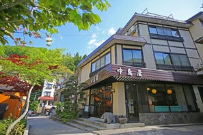 ด้านหน้าที่พัก