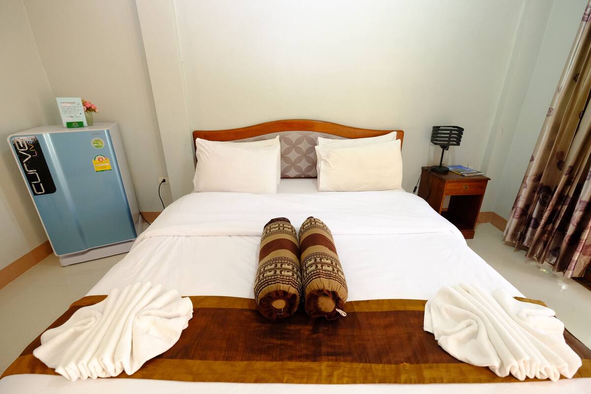 Blackout curtains, rollaway beds, free WiFi