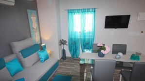 TV - Groundfloor apartment Rustica with 2 bedrooms (Ljubač)