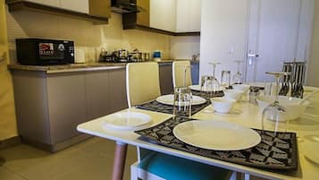 Căn hộ Deluxe, 2 phòng ngủ | Khu vực ăn uống tại phòng