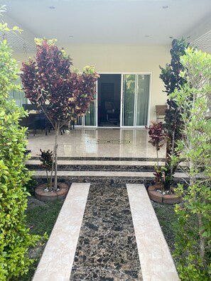 Property grounds - Nice Villa in Hua Hin (Hua Hin)