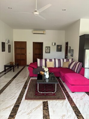 TV, DVD player, stereo - Nice Villa in Hua Hin (Hua Hin)