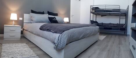 1 bedroom, bed sheets