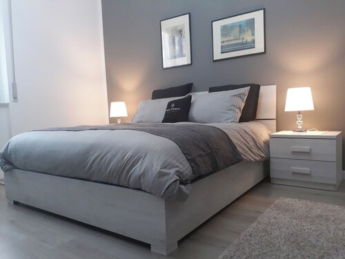 Itsenäinen asunto moderni, urbaani tyyli