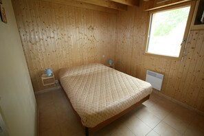 4 chambres, fer et planche à repasser