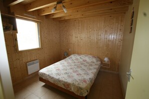 4 bedrooms, iron/ironing board
