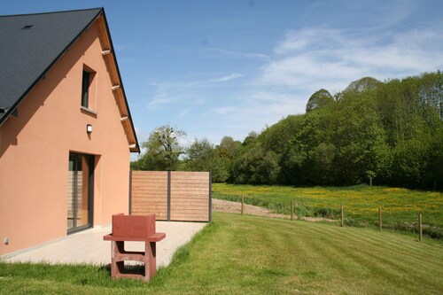 Fully equipped cottage in Mont-Saint-Michel Bay - bucolic setting with games