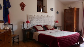 Ropa de cama de alta calidad y escritorio