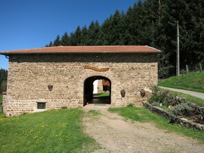 Property entrance - Ferme des Entremains (Thizy-les-Bourgs)