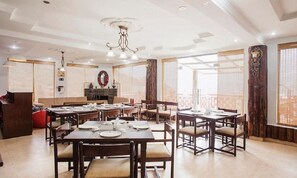 Daily buffet breakfast for a fee - Dragon I Resorts (Dharamshala)