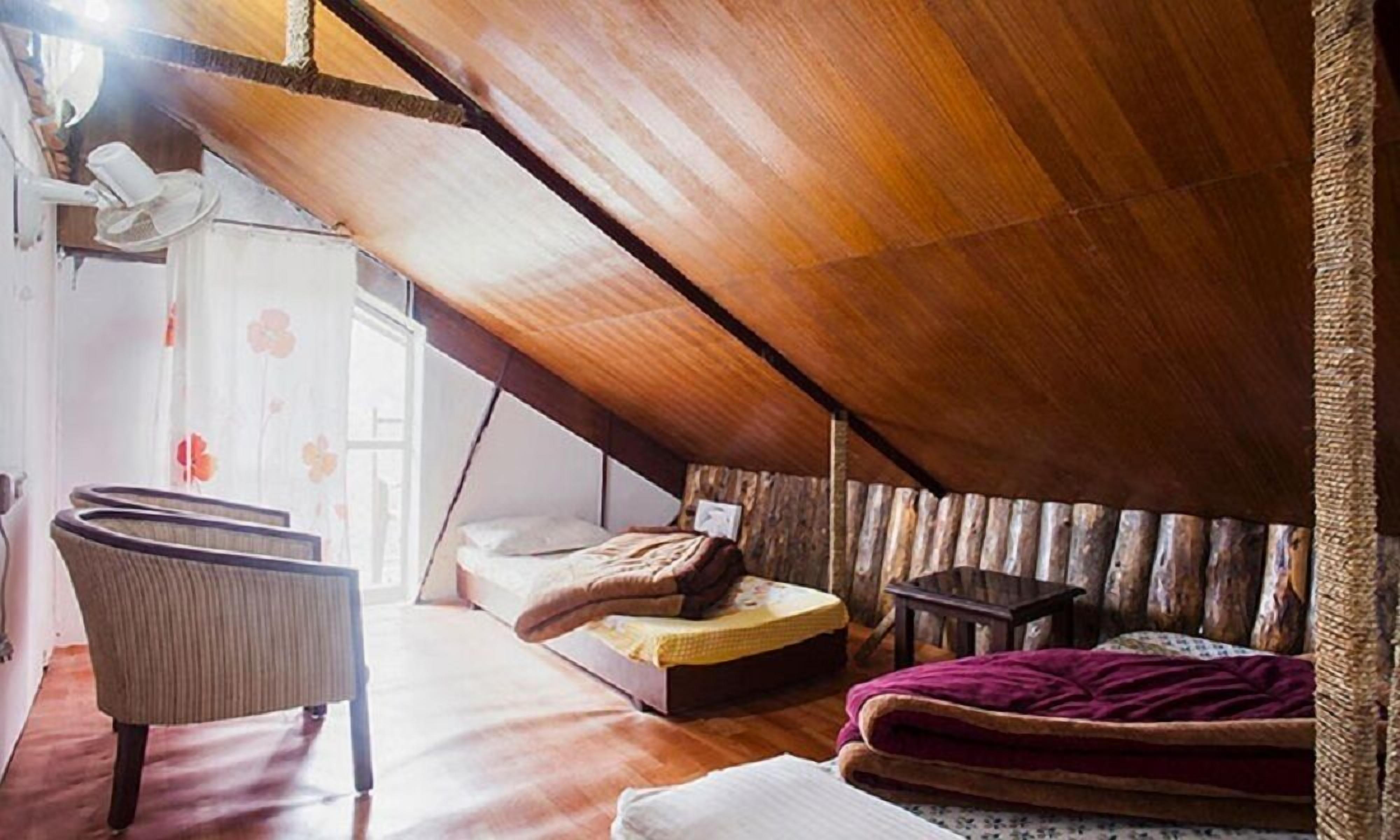 Skrivebord og ekstrasenger (mot et tillegg)