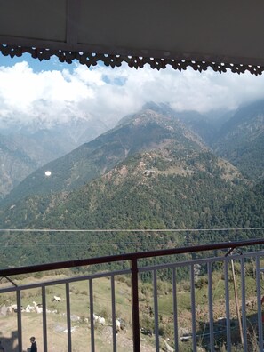 Super Deluxe Room | Balcony - Dragon I Resorts (Dharamshala)