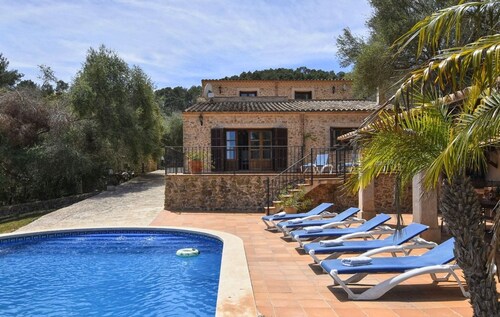 Spacious Petra Getaway with Pool