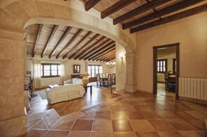 Télévision, cheminée