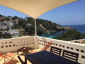 Outdoor dining - Charming villa with sea view- next to the beach-Ideal for couples and families (Cala -Vadella)